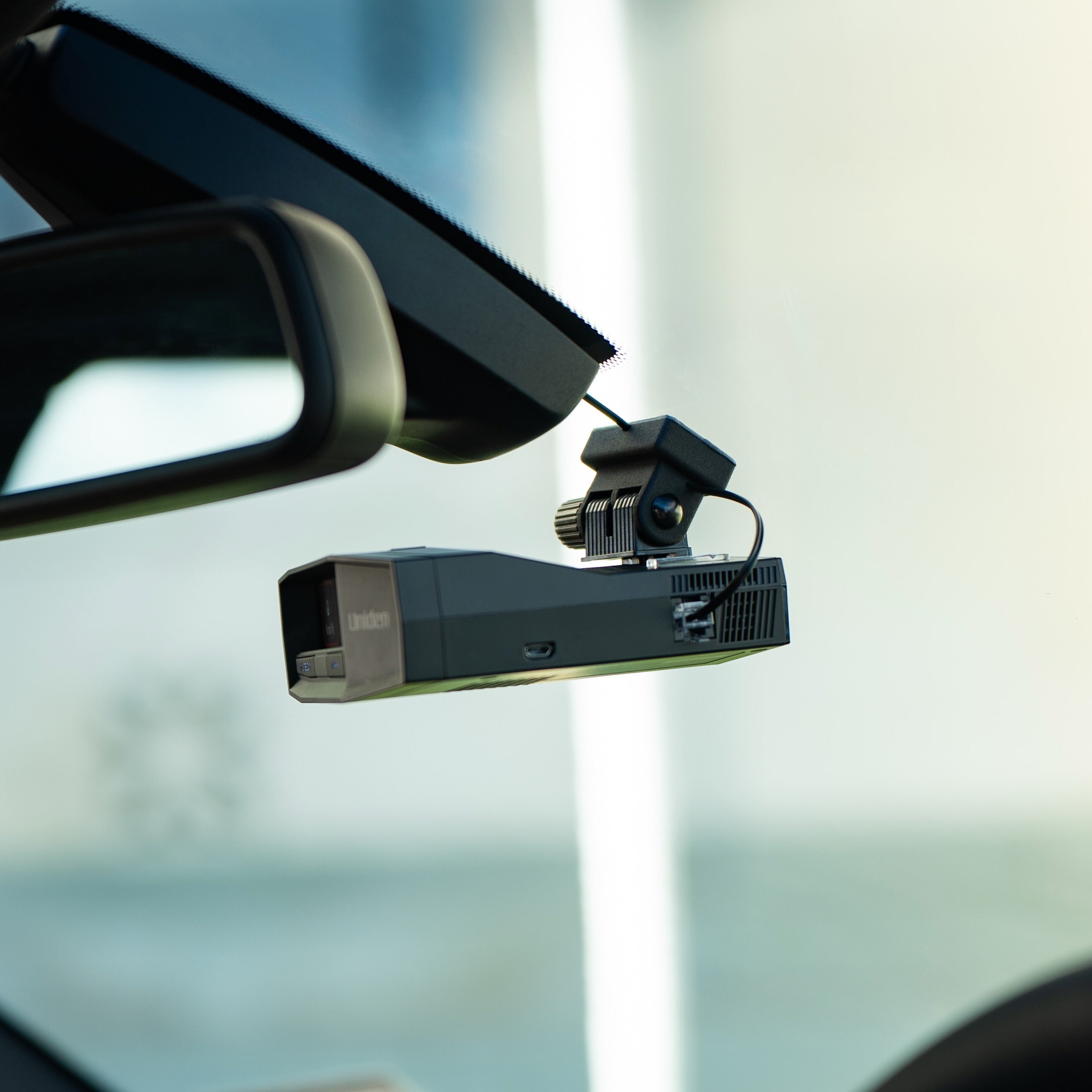 Uniden R4/R7/R8 Quick Release Powered Mount
